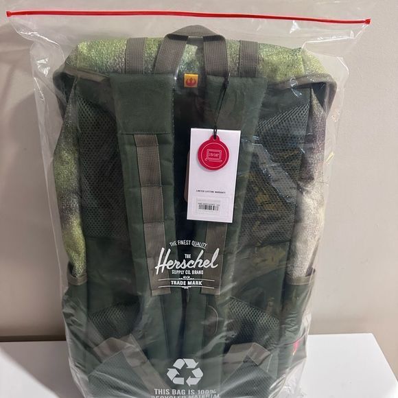 Authentic Herschel x Disney backpack NWT - Picture 2 of 10